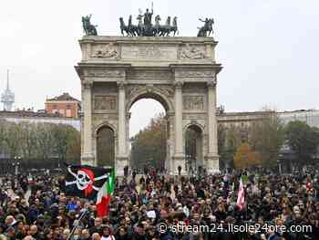 Milano, migliaia di no vax all'Arco della pace con Robert Kennedy jr. - Il Sole 24 ORE
