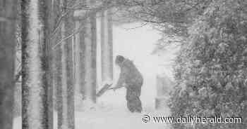 Aurora launches free snow shovel program for senior citizens, residents with disabilities - Chicago Daily Herald