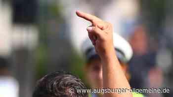 18-Jähriger zeigt Polizisten Mittelfinger und wirft Schneebälle auf Streifenwagen