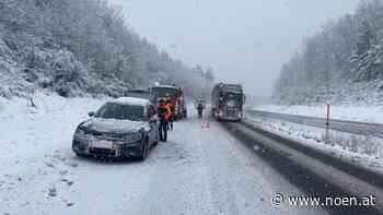 Auch Lkw-Bergung - Unfälle bei Schneefall auf der S6 bei Neunkirchen - NÖN.at