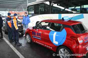 Helft van voertuigen krijgt ‘onvoldoende’ bij mega-wegcontrole aan Vroegmarkt: twee op de drie schoolbussen blijkt niet in orde