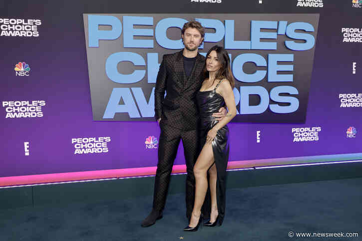 7 Couples at the People's Choice Awards—Including 'Sex/Life's' Sarah Shahi and Adam Demos - Newsweek