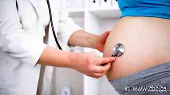 Why doctors say high-risk pregnant Albertans should be allowed COVID-19 boosters right away