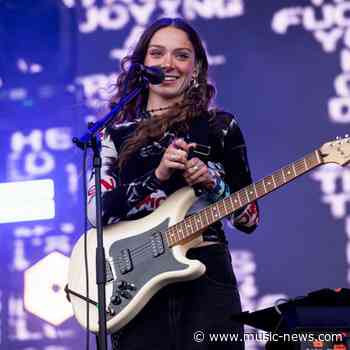 Holly Humberstone wins BRITs Rising Star Award