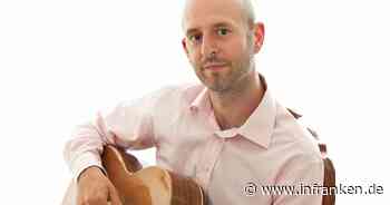 Bamberg: Gitarrist Rossini Hayward spielt im Saal der Musikschule bekannte Weihnachtslieder - inFranken.de