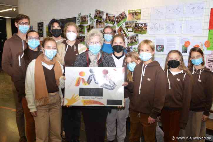 Sint-Franciscusinstituut schenkt cheque aan BiJeVa