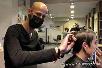 Kapper Jeroen (41) heeft, nu eindejaarsomzet bijna met de helft daalt, opnieuw ‘schijt aan het beleid’: “We zijn wel wat gewoon, maar dit is heel lastig”