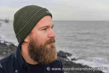 Met zijn foto van een jong beertje in een boom naast een Amerikaanse zeearend in Alaska maakt Jeroen kans op de titel Wildlife Photographer of the Year - Noordhollands Dagblad