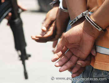 Detienen a dos hombres con fusiles en Fresnillo - Express Zacatecas