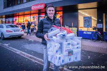 Populaire TikTokker schenkt 10.000 maandverbanden aan vrouwen in armoede