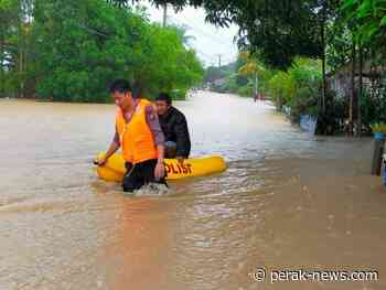Peduli Korba Banjir, Polres Barru Berikan Bantuan Air Bersih - perak-news.com