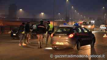 Modena, strada ghiacciata: incidente e tamponamenti sul cavalcavia Cialdini - La Gazzetta di Modena