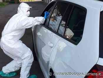 Modena, un centinaio di persone convocate per il tampone ma i drive through sono chiusi: l'Ausl si scusa - Corriere della Sera