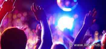 In 700 nel locale sul Garda senza mascherine né distanziamento: chiusura per una discoteca a Desenzano - il Dolomiti