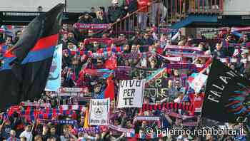 Calcio, stipendi pagati ai giocatori del Catania, in attesa del derby - La Repubblica