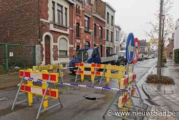 Groenstraat afgesloten door zinkgat: ouders moeten kinderen te voet van school komen halen