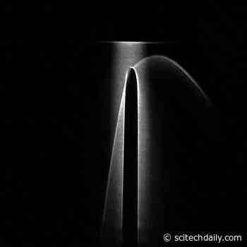 Atom Laser Creates Reflective Matter-Wave Patterns Similar to Light