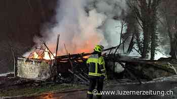 Vollbrand eines Gebäudes zwischen Goldau und Steinen - Luzerner Zeitung