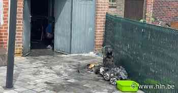 Buurman trapt garagepoort in om brand te blussen in Deerlijk - hln.be