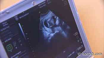 Clinics can sue over Texas abortion ban, but law will stay in effect, Supreme Court rules