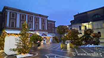 La pioggia tiene fermo il trenino di Babbo Natale ma non le luminarie - L'Arena