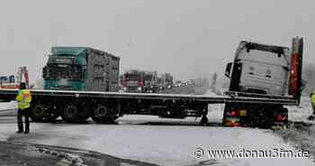 Neu-Ulm: Querstehender Sattelzug blockiert Bundesstraße | DONAU 3 FM - DONAU 3 FM