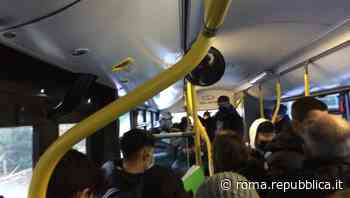 Roma Lido, intera tratta bloccata dall'alba: guasti alla linea elettrica. Navette prese d'assalto - Repubblica Roma