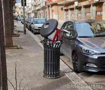 Una bicicletta nel cestino dei rifiuti, succede a Trani - Trani news24city