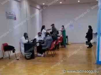 Vaccini anti covid, prenota Pfizer ma trova Moderna: urla e minacce - latinaoggi.eu