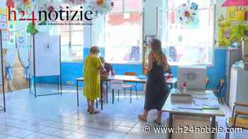VIDEO - Ballottaggio a Formia, sospeso e sostituito un presidente di seggio - h24 notizie