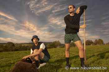 Door deze slip te dragen steunt u de wolven in ons land: “Per verkochte onderbroek kopen we een stukje bos aan”