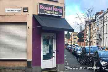 Politie ontdekt illegaal café onder winkel in Antwerpen - Het Nieuwsblad