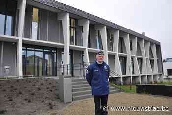 Politie is verhuisd naar modern en veilig hoofdkantoor: “Als je nu door het oude gebouw wandelt, word je gewoon depressief”