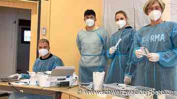 Große Nachfrage in Schramberg - Im Corona-Testzentrum brummt es vom ersten Tag an - Schwarzwälder Bote