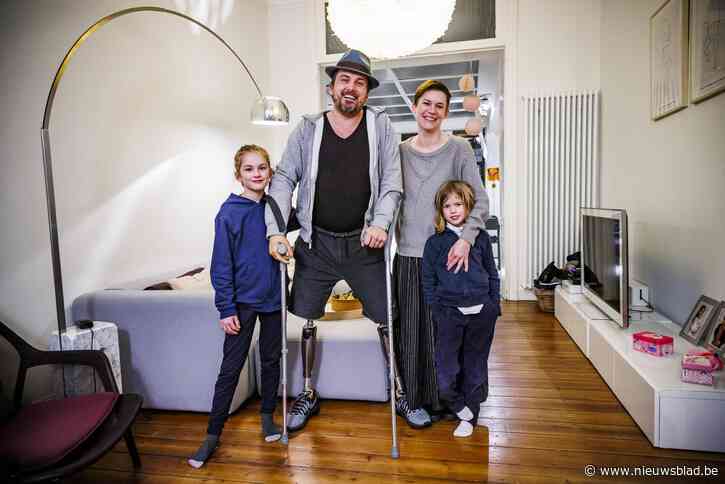 Kapper Christoph weer thuis, half jaar nadat hij arm en benen verloor bij zwaar ongeval: “Mijn drive om onafhankelijk te zijn is enorm”