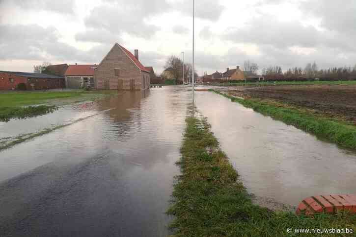 Hevige regenval zet straten blank in West-Vlaanderen: “Lang geleden dat we zoveel regen hebben gekregen”