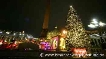 Weihnachtsbaum im Vatikan entzündet