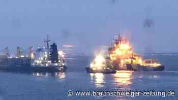 Schiff mit brennender Fracht jetzt im Göteborger Hafen