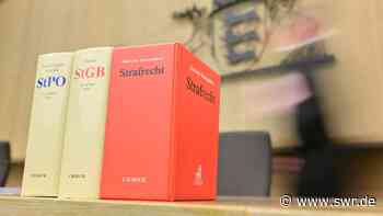 Urteil am Landgericht Mannheim im Prozess wegen Totschlags an Vater mit Bratpfanne erwartet - SWR