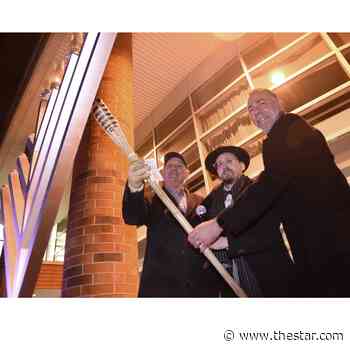 Aurora's Hanukkah celebration included lighting of Menorah, fire juggler - Toronto Star