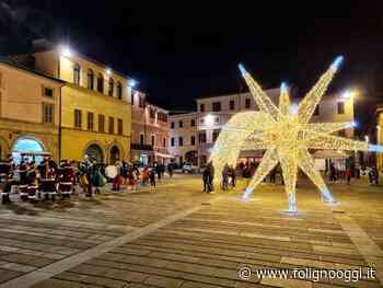E' Natale, Foligno torna a risplendere, accese le luminarie - Foligno Oggi