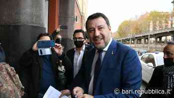Matteo Salvini a Bari, a sorpresa c'è Pippi Mellone: il sindaco di destra alleato di Emiliano in prima fila al congresso della Lega - La Repubblica