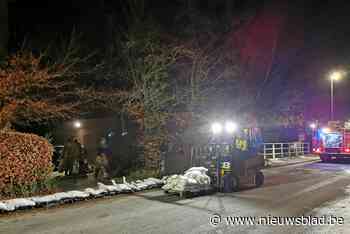 Woningen Groenstraat beschermd met zandzakjes