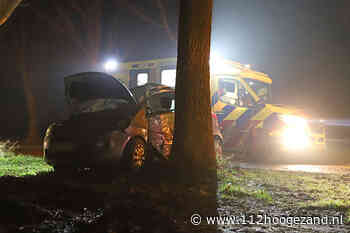 Auto botst op boom langs de Kalkwijk in Hoogezand - 112hoogezand.nl