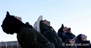 Blue Origin's 3rd crewed launch sends TV's Michael Strahan to space and back     - CNET