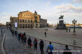 Dresden: Lange Schlange beim Impfen in der Semperoper - Sächsische.de