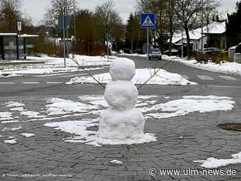 Schneemann verschönert Kreisverkehr