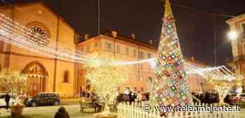 Natale green, l’albero di Modena è fatto all’uncinetto con lana riciclata - TeleAmbiente TV
