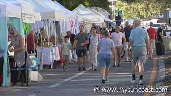 Crowds enjoy Sarasota Holiday Arts and Crafts Festival, artists happy to back at these venues - WWSB