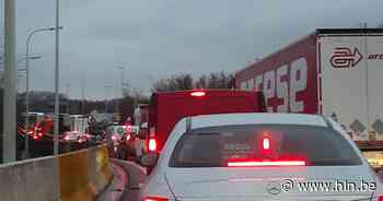 Negen wagens botsen op Brusselse Binnenring in Vilvoorde: weg opnieuw vrij, file begint op te lossen maar omrijden blijft aangeraden - Het Laatste Nieuws